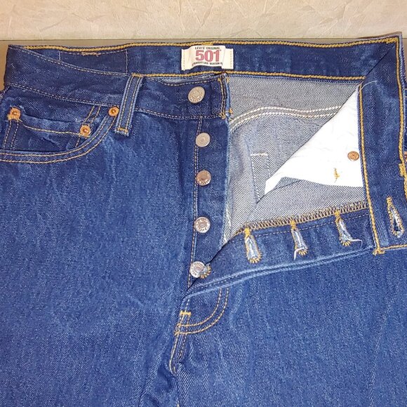 31 X 38 BUTTON FLY ** 501 ** INDIGO LEVI’S that are just as Clean as a Whistle.. - Picture 7 of 7